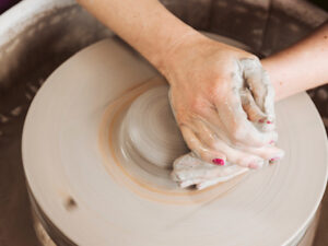 Pottery courses in Zurich: Hands on a potter's wheel