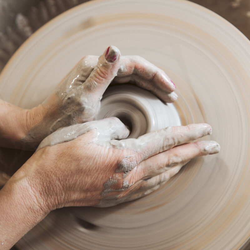 Ton zentrieren auf der Drehscheibe – DB-Pottery